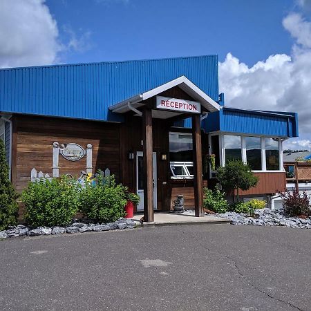 Motel Claude Degelis Bagian luar foto