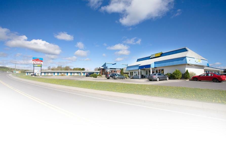 Motel Claude Degelis Bagian luar foto